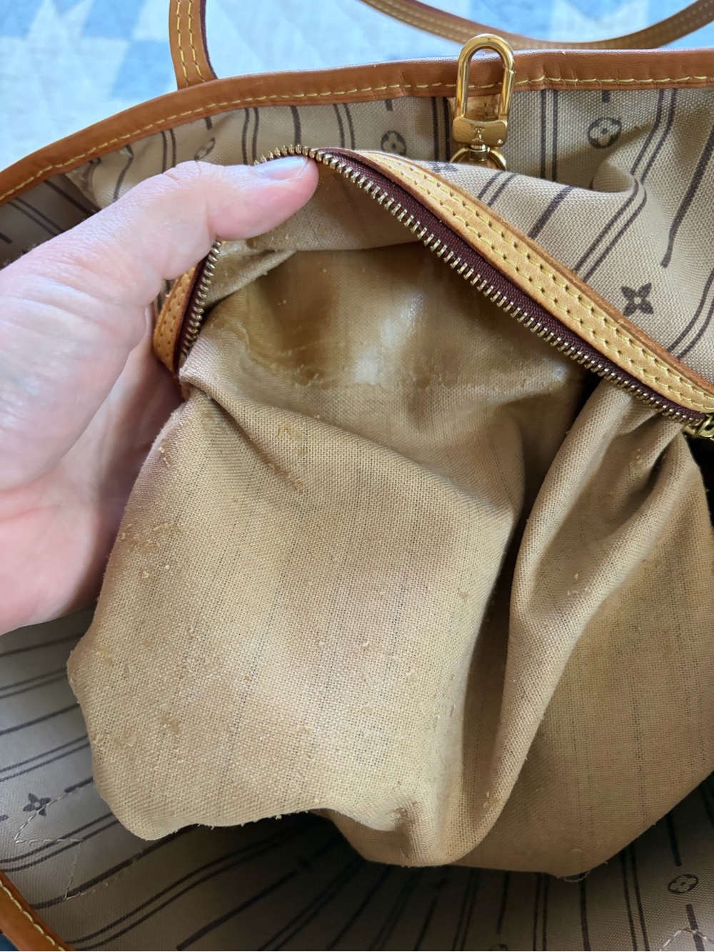 Louis Vuitton Monogram Neverfull Tote, MM - Picture 9 of 16